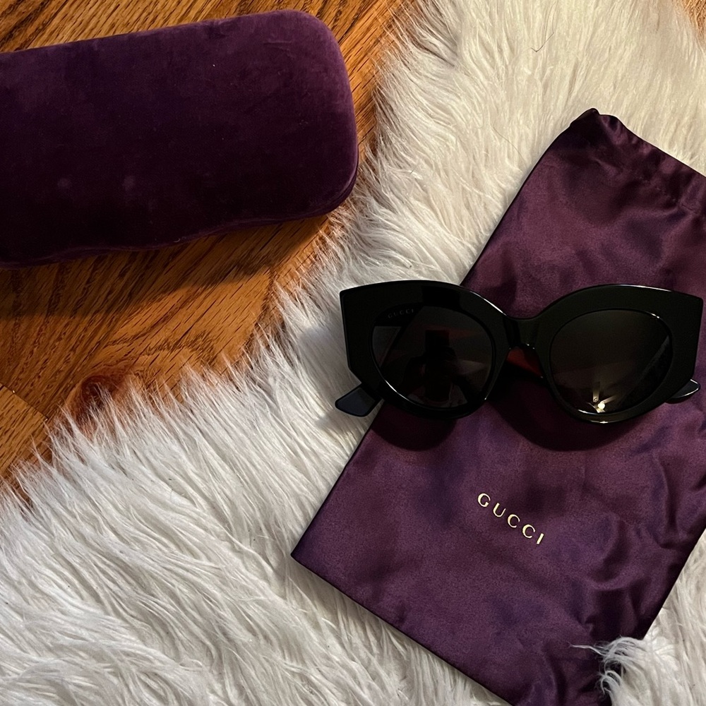 Gucci cat eye Sunglasses style GG0275S